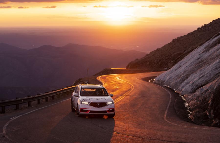  Acura MDX Sport Hybrid Pikes Peak (YD3) 2019 года  (фото 6 из 7)